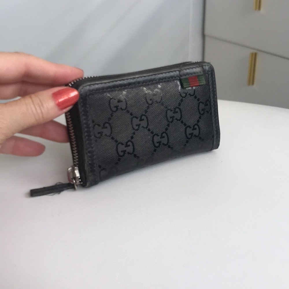 Gucci wallet! Time to up your game with this Authentic Gucci wallet!
